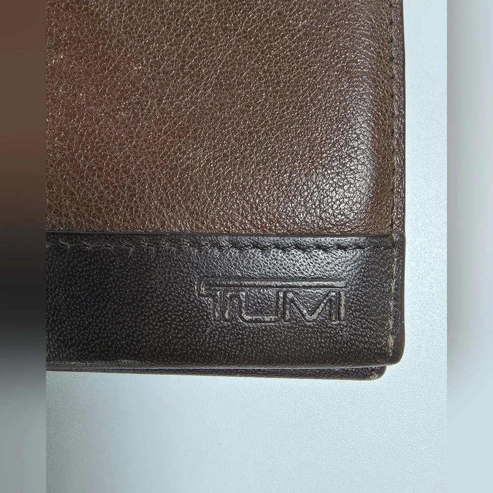 Tumi Bifold Men's Brown Leather Two Tone Wallet